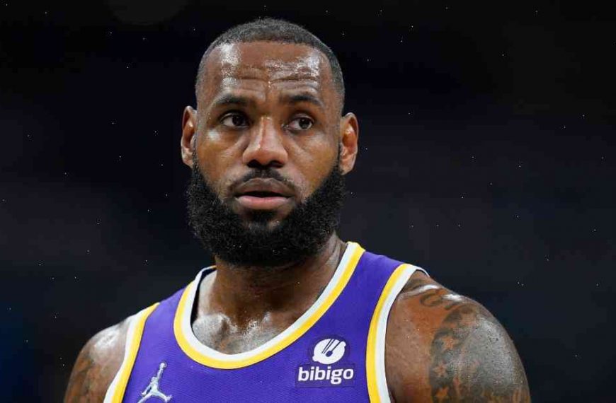 LeBron James fined $10,000 for inappropriate gesture