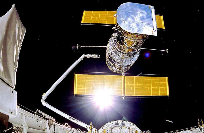Hubble telescope in safe mode after short-term shutdown